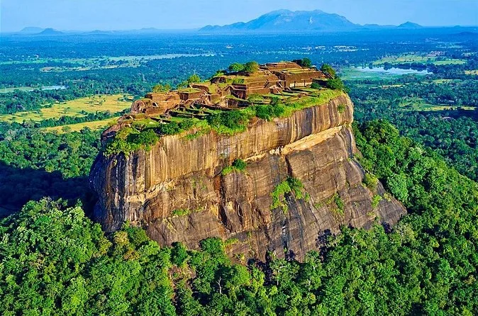 Tagesausflug nach Sigiriya & Dambulla ab Colombo
